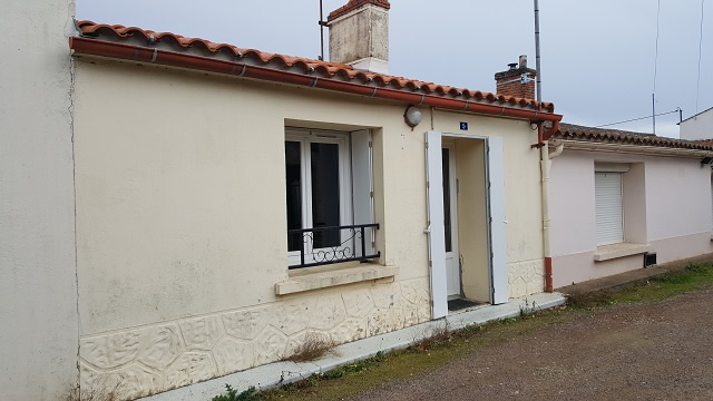 maison/villa angles En pierre avec dépendance et garage