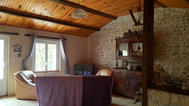maison/villa angles En pierre avec dépendance et garage