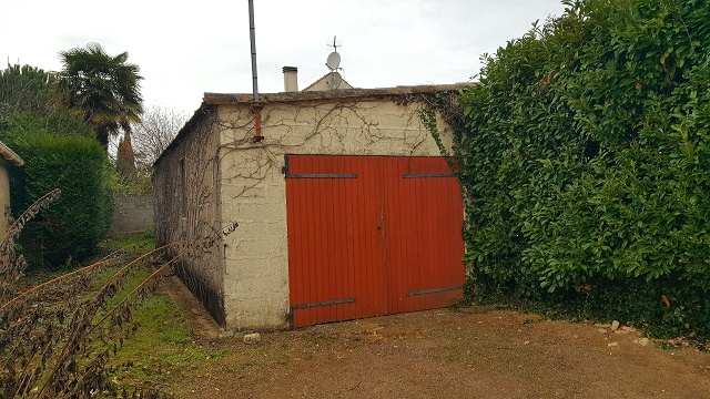 maison/villa angles En pierre avec dépendance et garage