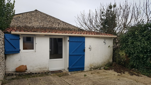 maison/villa angles En pierre avec dépendance et garage