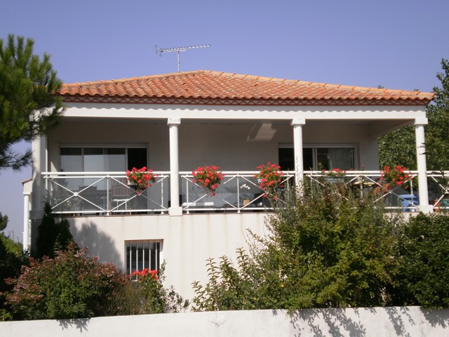 maison/villa la tranche sur mer en front de mer, avec vue panoramique sur l'anse de l'Aiguil